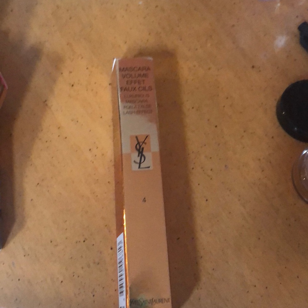 NIB YSL Mascara volume effet faux cils